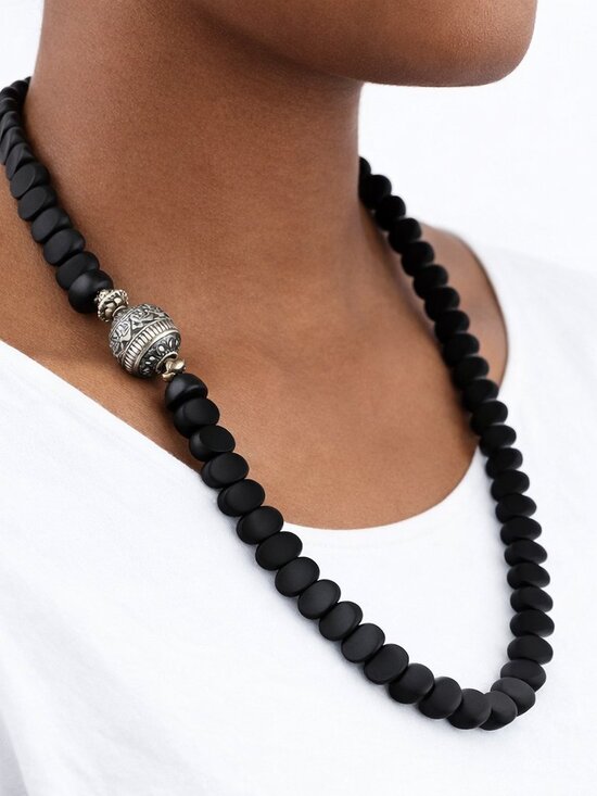 Jewelry - Black & Silver Beaded Necklace